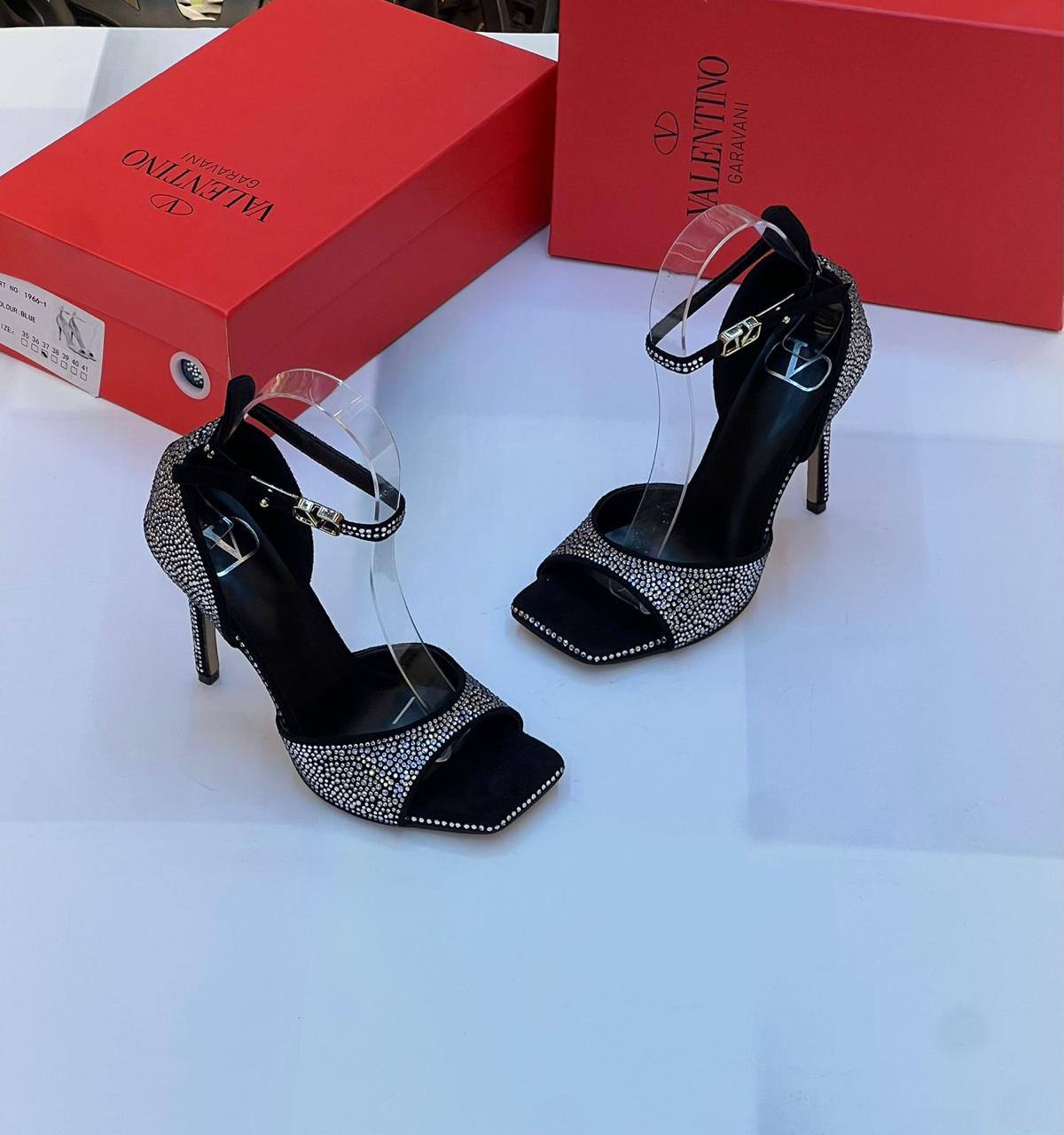 Valentino 
100 dhs💓
Size  36. To. 41

Zain80
♥️♥️♥️