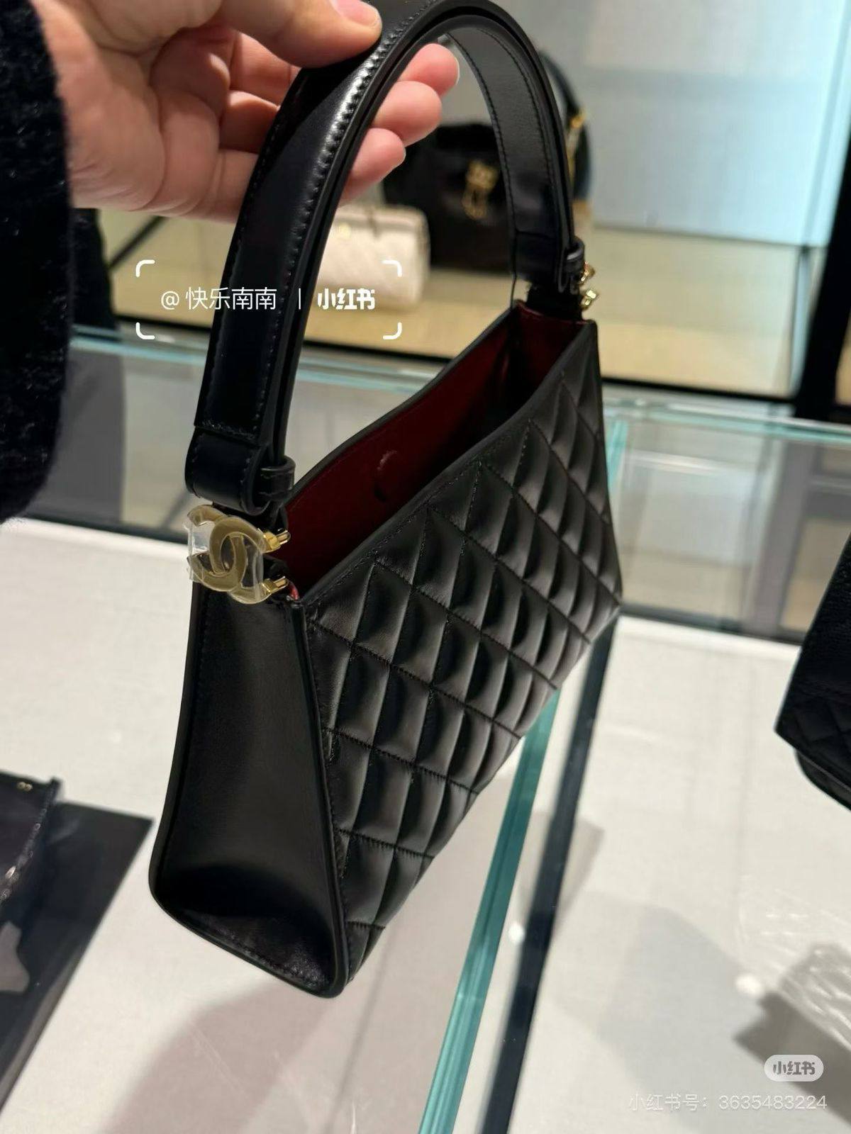 Chanel
Master+++
270 dhs❣️

Zain153
♥️♥️♥️