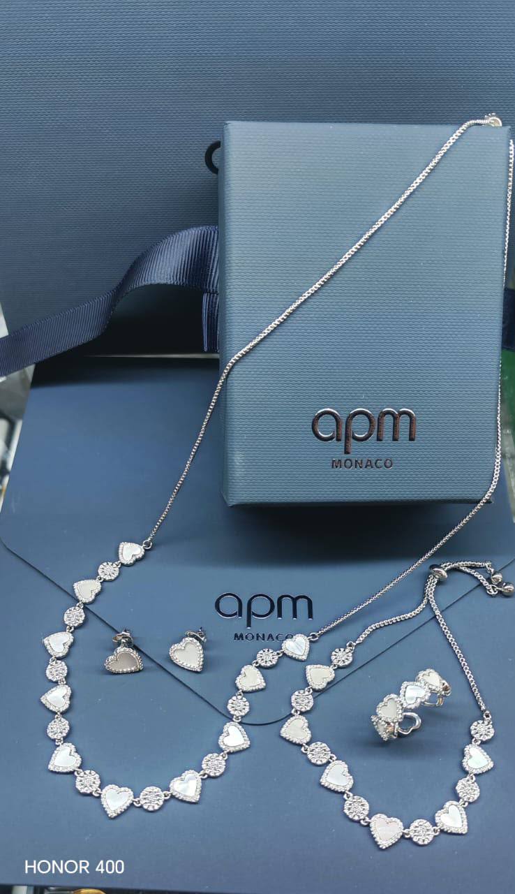 Master branded accessories 

Ask Price WhatsApp

0568585901
0507557372

Zain122
♥️♥️♥️