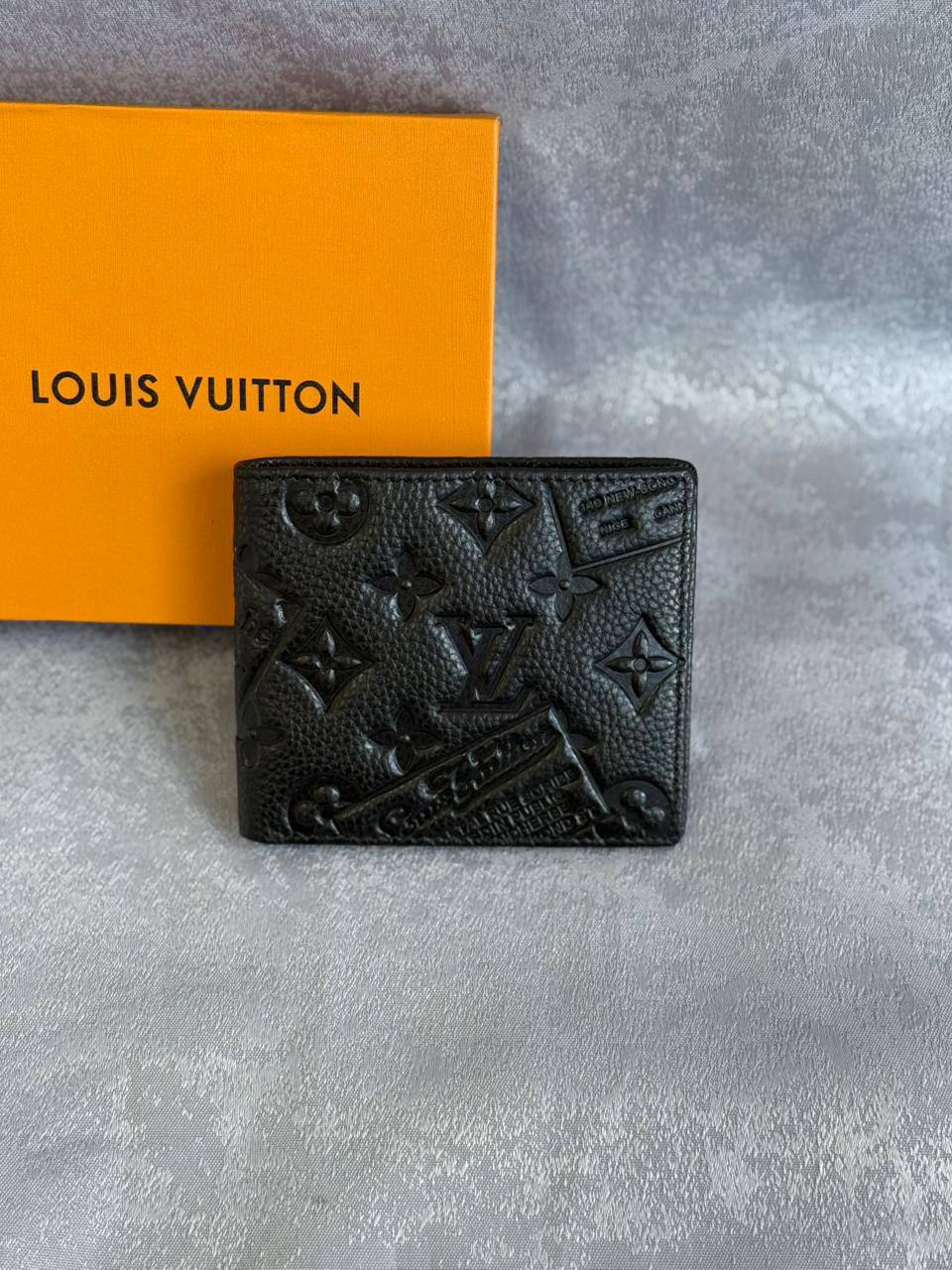 LV
*Men Wallet*
*Master Quality*
230 dhs✅

Zain179
♥️♥️♥️