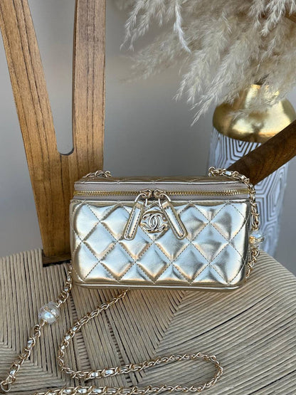 CHANEL
12cm
320 dhs🌺
17cm
340 dhs🌺
Top quality 
With box🎁

Zain167
♥️♥️♥️