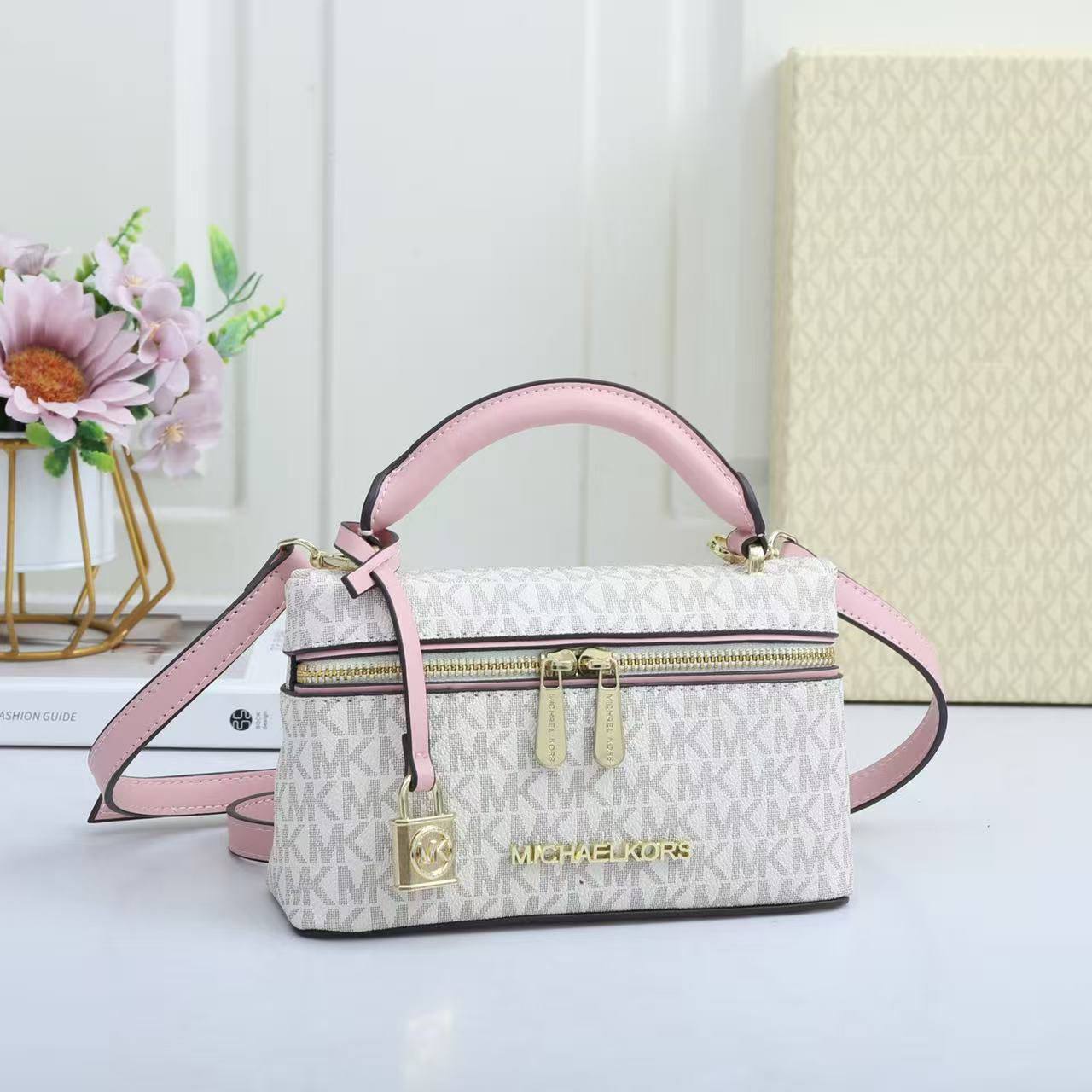 MK
95 dhs🪙🌨️

With Box
🎁🎁🎁

Zain50
♥️♥️♥️
