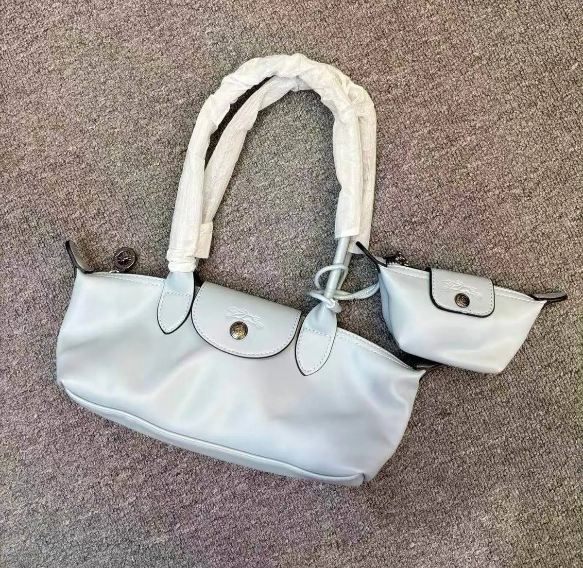 Valentino - JW PEI - BOTTEGA - D&G - PRADA - PATEK - Chanel - Fendi - Dior - MK - Loro Piana - LV - Aquazzura - Jimmy Choo - Christian Louboutin - Van Cleef - APM - Rolex - Cartier - Hermes - Gucci - Polene - ALO - Coach - Loewe - Adidas - Nike - YSL - QC