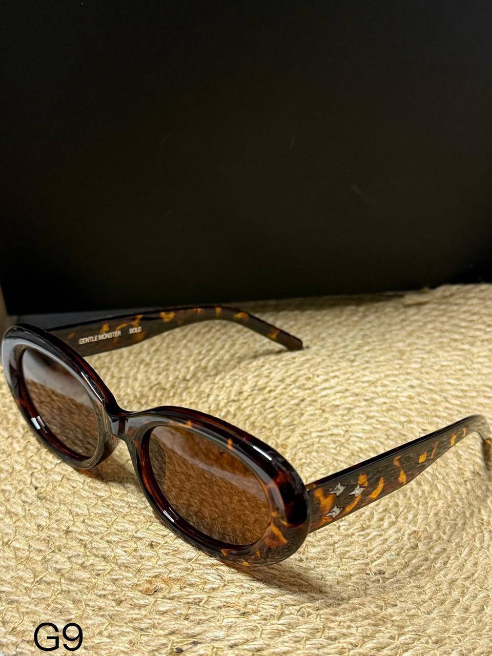 GENTLE MONSTER 👿 *

Sunglasses 🕶️ 

Copy one 

With master box 📦 
50 dhs✅

Zain216
♥️♥️♥️