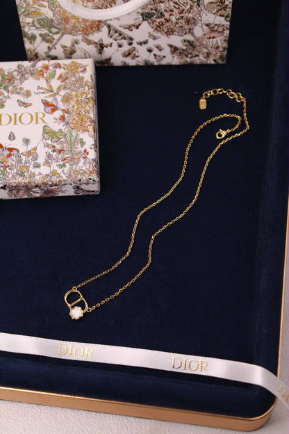 DIOR
* Super Master Quality 
* CD Garden full Set
* ⁠Gold finish metal 
* ⁠Necklace, earrings, bracelet

Full set
245 dhs🇦🇪🇦🇪

with *Normal* Box
Necklace105 dhs🇦🇪🇦🇪
Earrings. 85 dhs🇦🇪🇦🇪🇦🇪
Bracelet 85 dhs🇦🇪🇦🇪🇦🇪


For original box
(20 dh