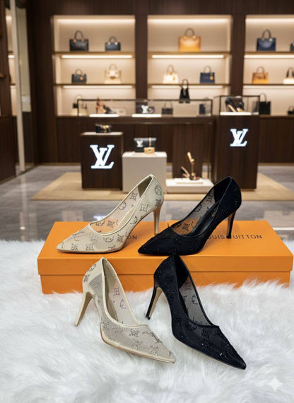 LV 
New arrived 
7 cm heel 
Size 36 to 41
115 dhs🪙🌨️

Zain21
♥️♥️♥️