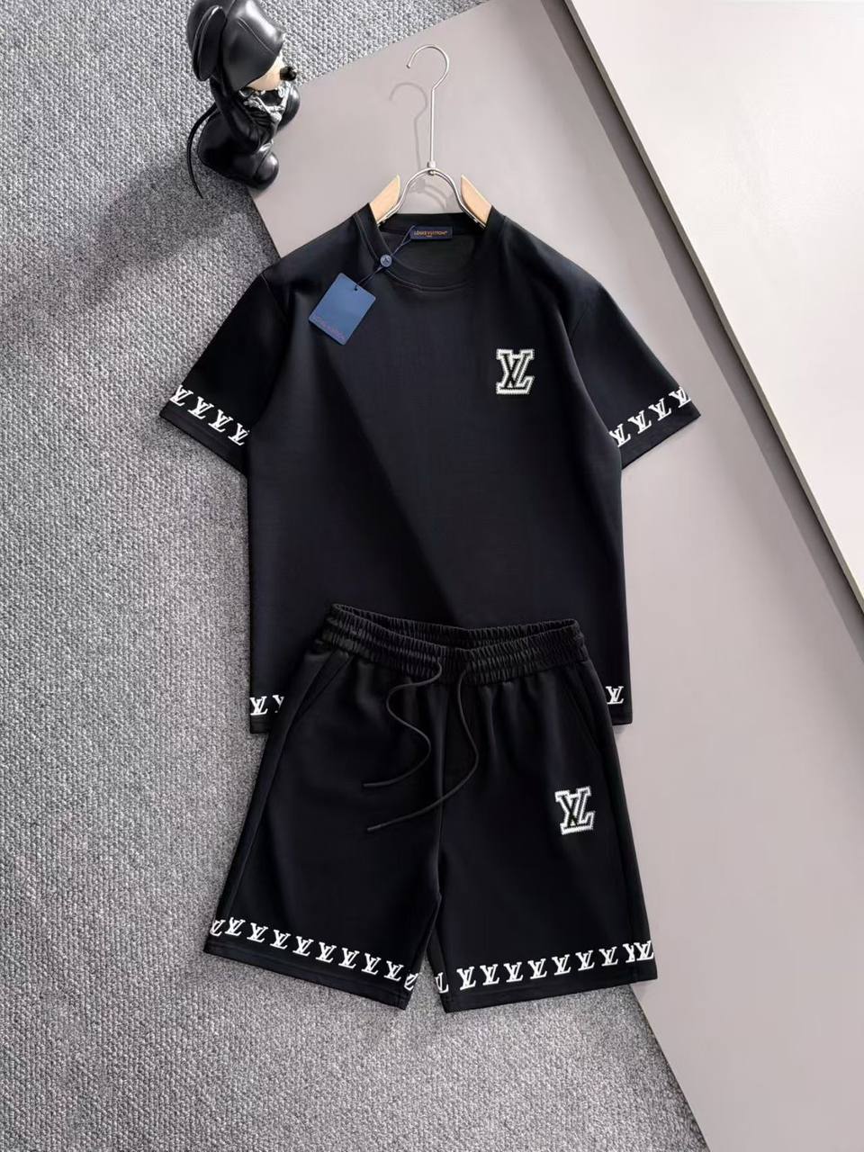 LV
*SUPER MASTER*
*SIZE: M,L,XL,XXL,XXXL*
380 dhs💛

Zain227
♥️♥️♥️
