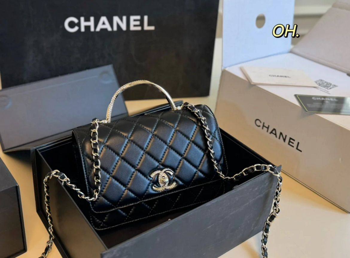 Chanel
100 dhs✅
Good-quality 

with box
🎁🎁🎁

Zain35
♥️♥️♥️