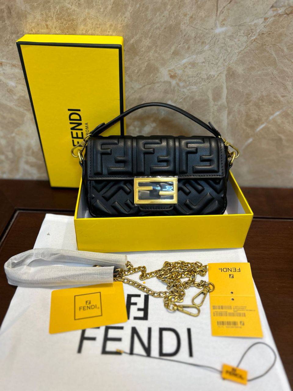 Fendi
95 dhs💓
size：20cm
Good-quality with box

Zain35
♥️♥️♥️