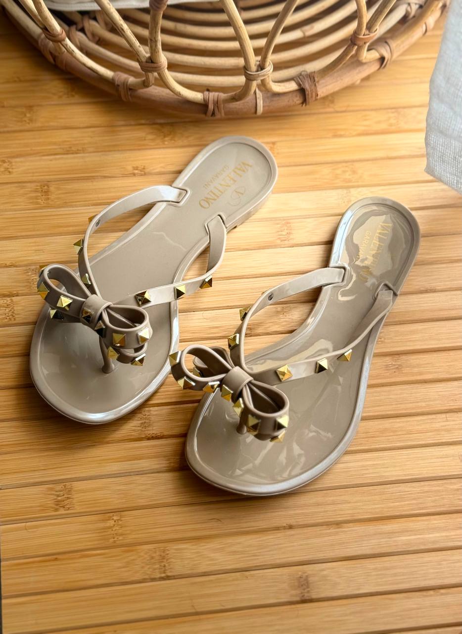 Valentino
AA Quality
𝗦𝗶𝘇𝗲 𝟯𝟲 𝘁𝗼𝗼 𝟰𝟭 
450 dhs🇦🇪🇦🇪

Zain303
♥️♥️♥️
