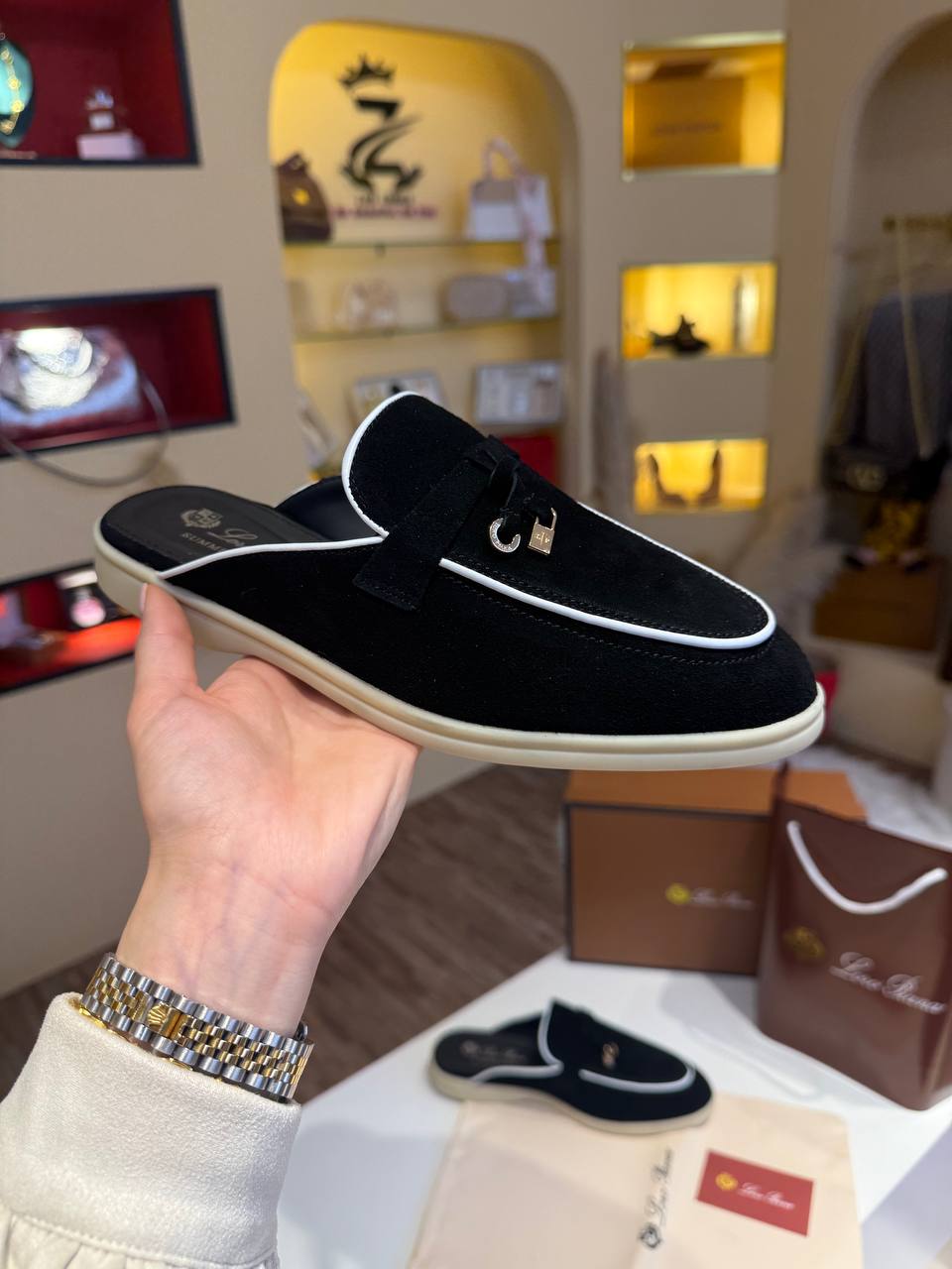 Loro Piana
Size 36to41
115 dhs🪙🌨️

Zain236

اطلبوه من الوتس المثبت في الأعلى👆🏻👆🏻

تواصلو معنا 👈🏻 Zain 
For order WhatsApp pinned 👆🏻

♥️♥️♥️