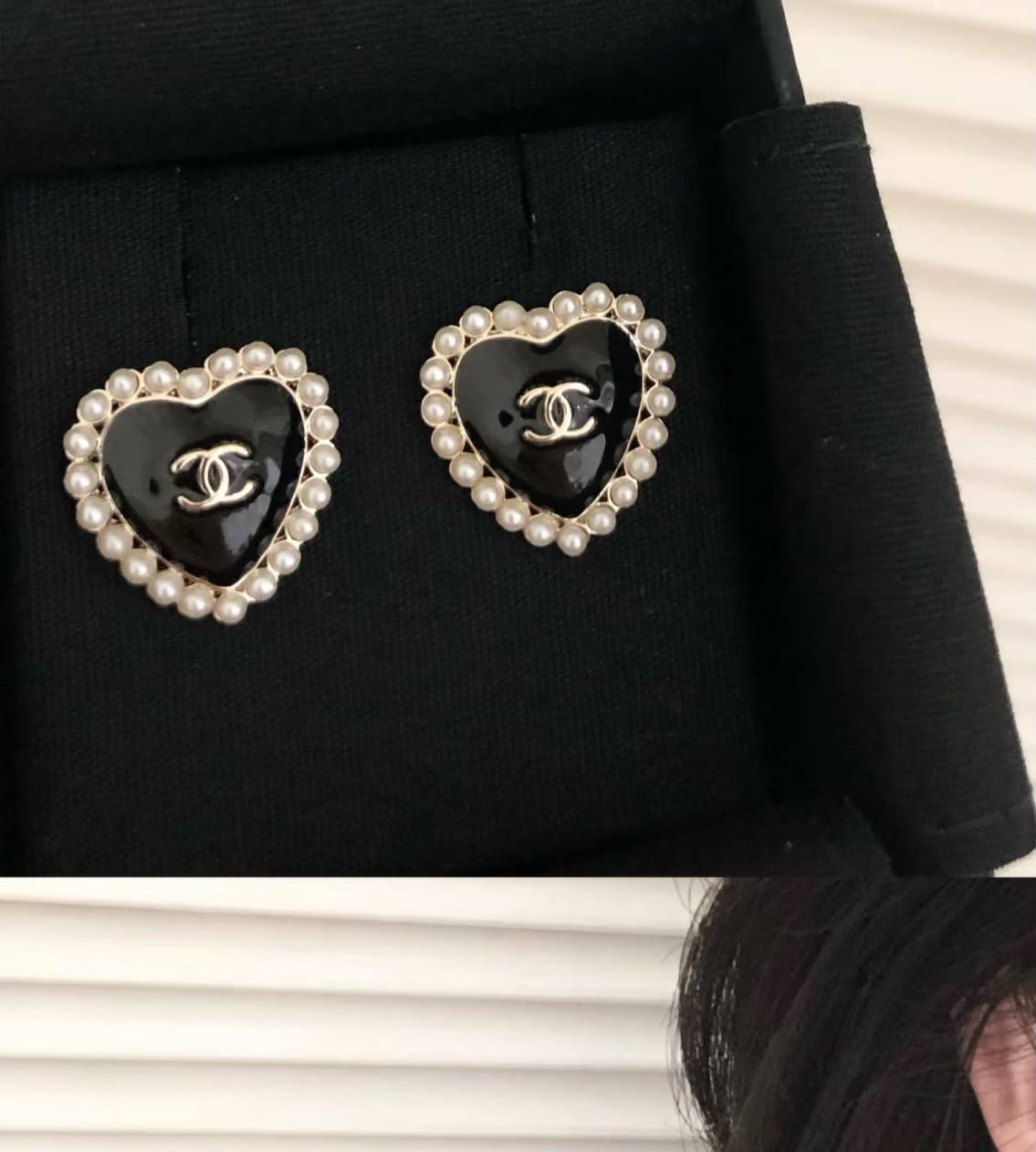 CHANEL 
Necklace 😍
Earring 🦋
Master quality 💯
With normal boxes 🗃️ 
90 dhs🇦🇪🇦🇪

With master box 📦 
105 dhs🇦🇪🇦🇪

Zain216
♥️♥️♥️
