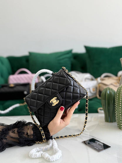 CHANEL✨
Available original box 📦 
With full packing 🎀🎀
Super high quality 💥💥
For Price 👇 WTSP Text Zain 0568585901
0507557372
0544061607

Zain283
♥️♥️♥️