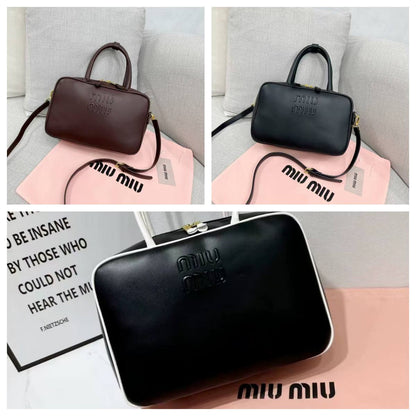 MIUMIU

best quality 

without box
95 dhs🇦🇪🇦🇪

size34Cm

Zain290
♥️♥️♥️