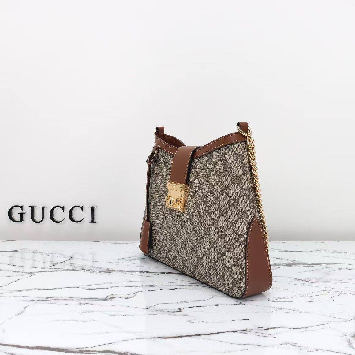 GUCCI 
GOOD QUALITY WITH BOX 
110 dhs🇦🇪🇦🇪

Zain295
♥️♥️♥️