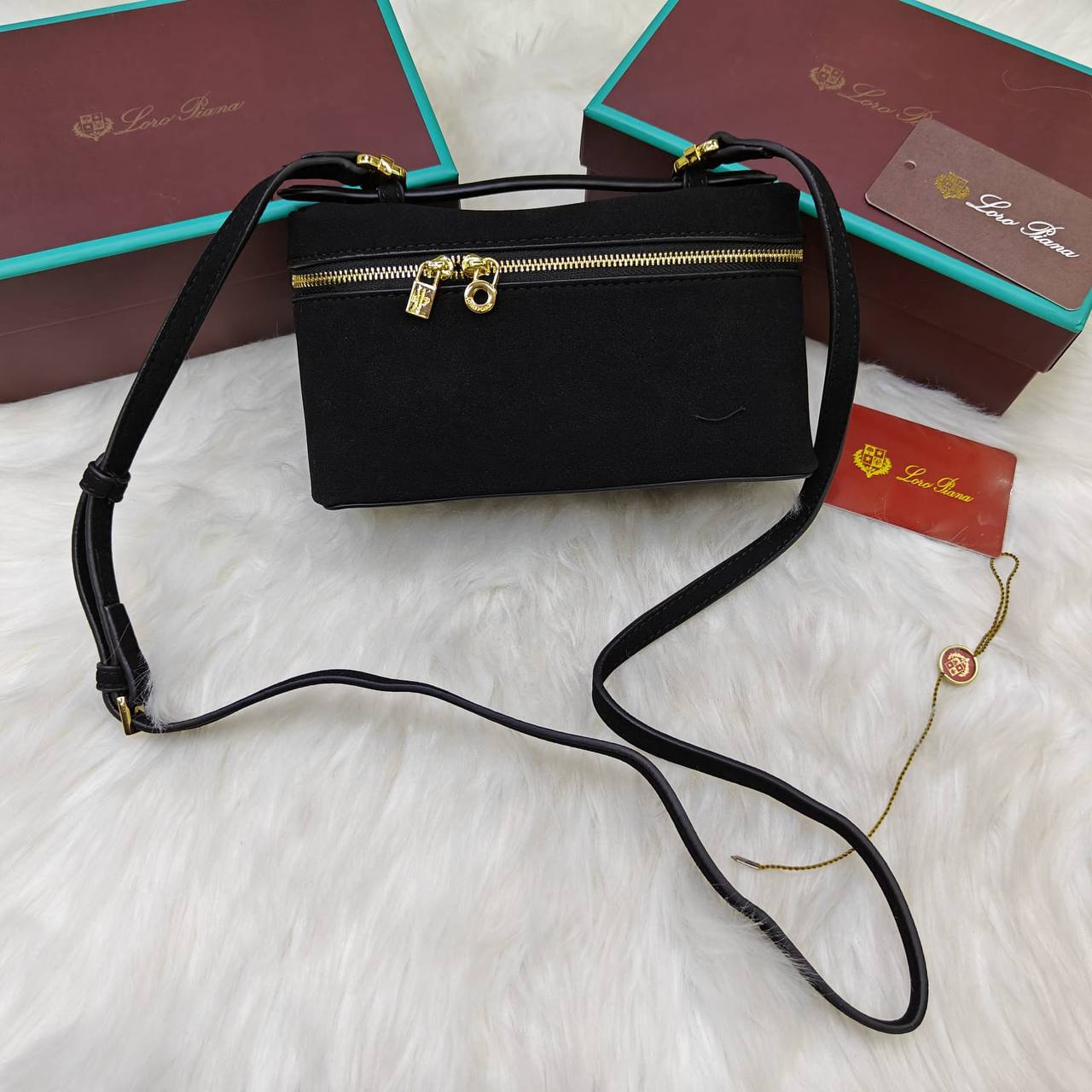 Loro Piana

90 dhs💓

with box
🎁🎁🎁

Zain235
♥️♥️♥️