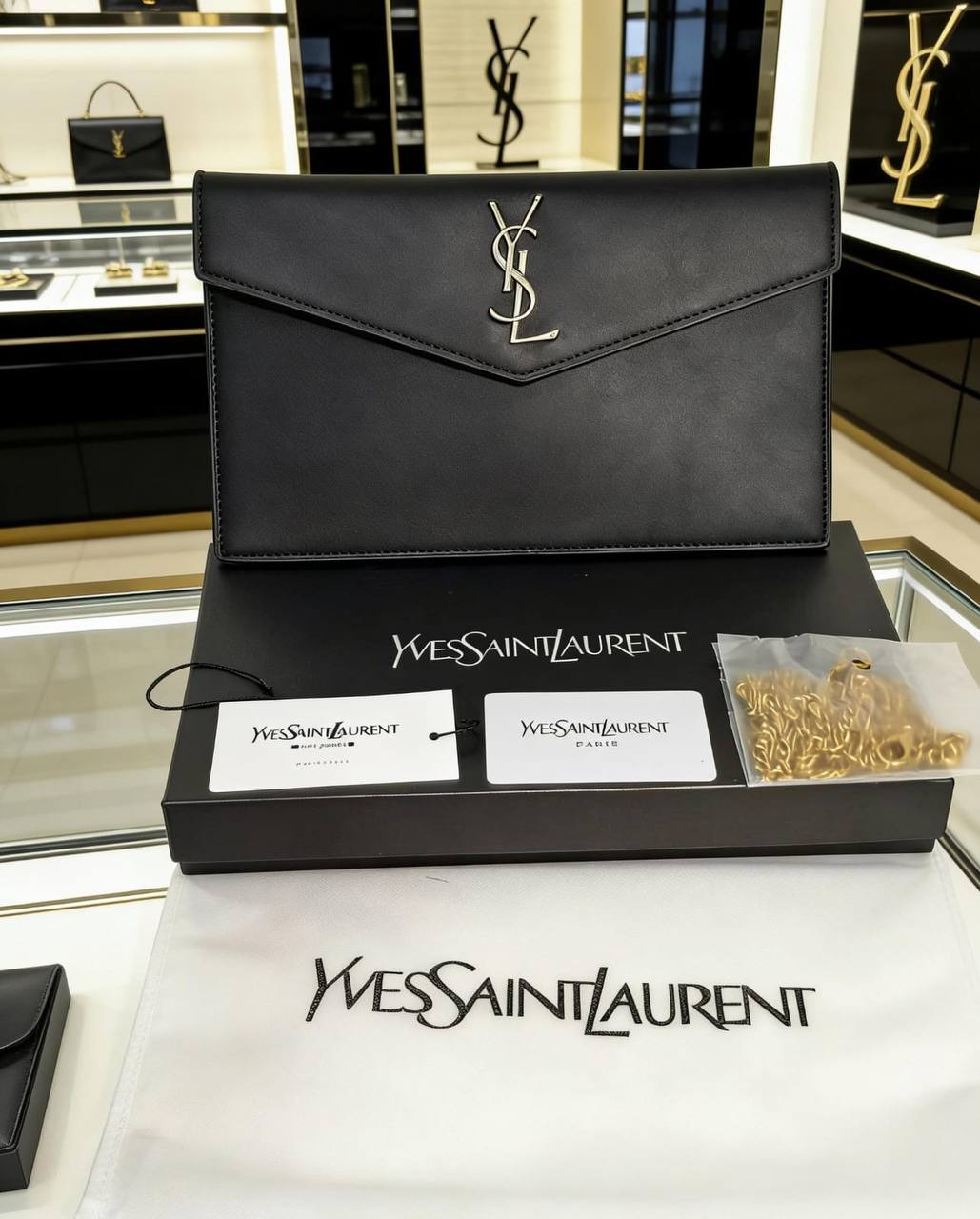 YSL

70 dhs✅

with box
🎁🎁🎁

Size:27/16

Zain07
♥️♥️♥️