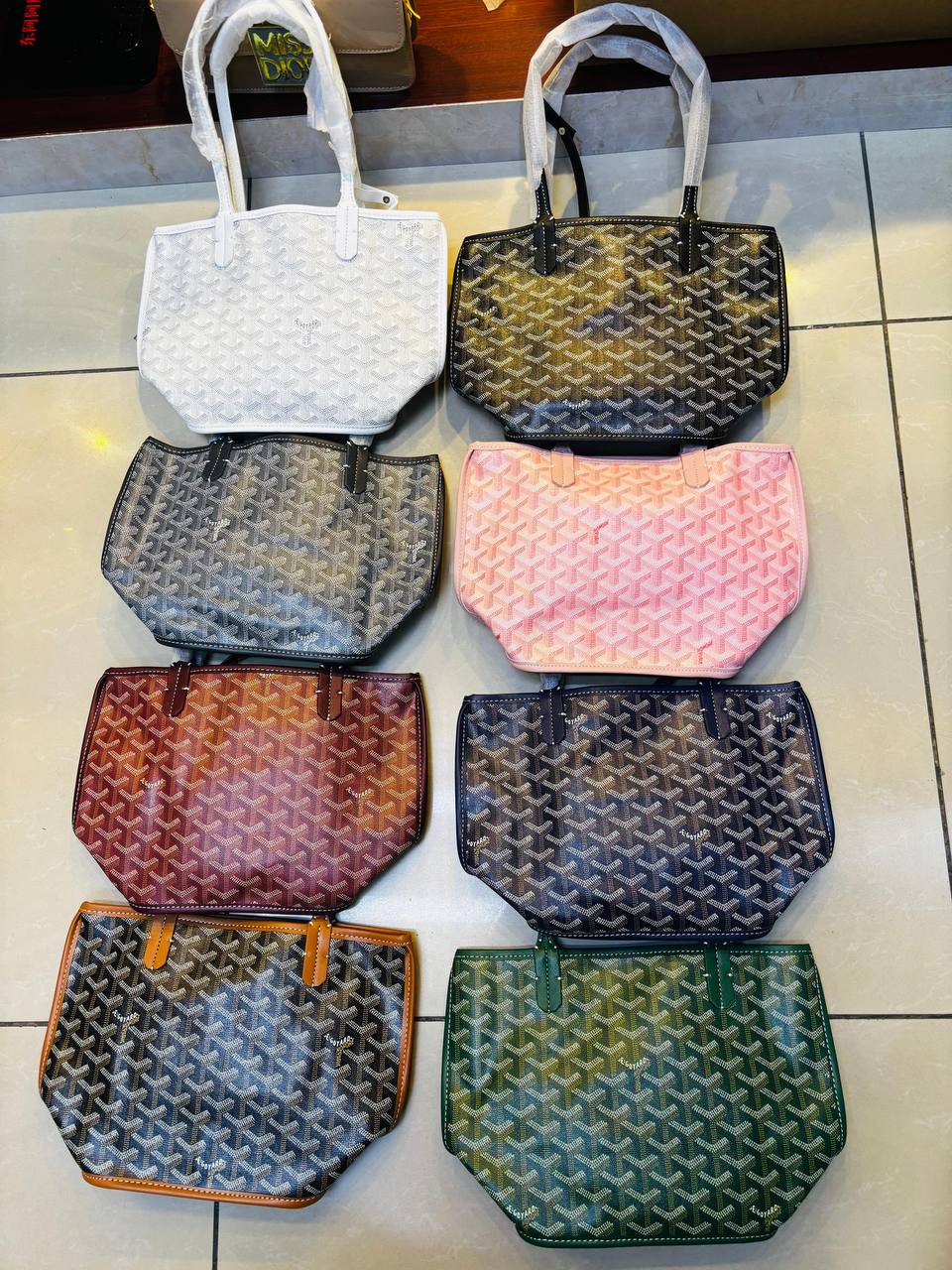 Goyard
80 dhs❤️

Zain12
♥️♥️♥️