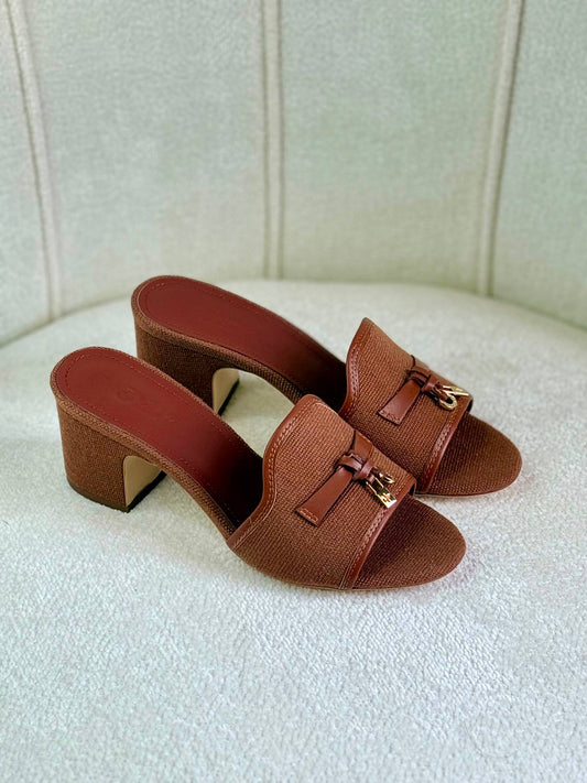 Loro Piana
Super *AAA* *+* Quality 💯 
With original packing🎁🎁
SIZE:35and42
Available now
450 dhs🇦🇪🇦🇪

Zain309
♥️♥️♥️