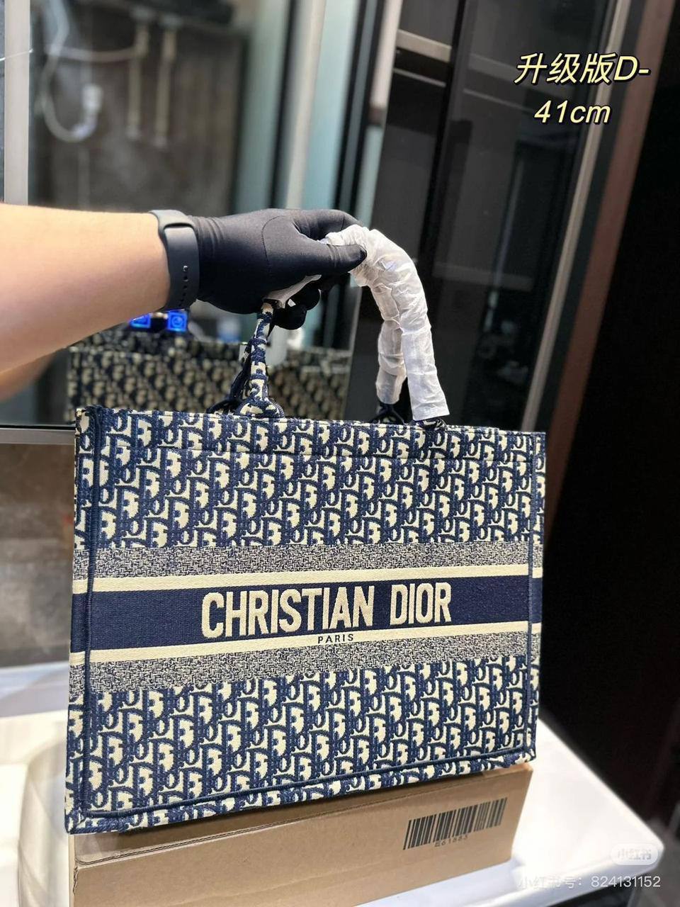 Dior

110 dhs✅

with box
🎁🎁🎁

Zain203
♥️♥️♥️