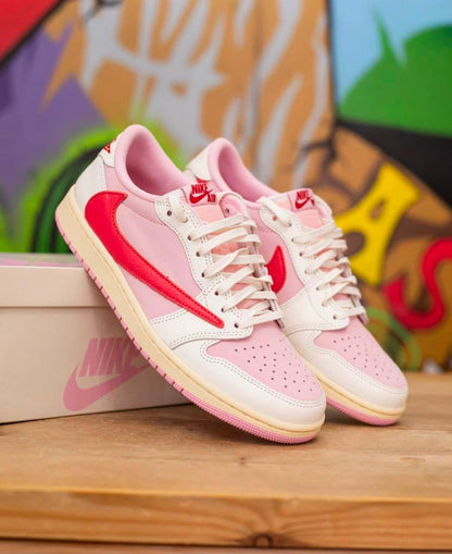 Jordan 1 Retro Low OG SP
Travis Scott Sail Tropical Pink ，
Size 36-45 ，
240 dhs💛

Zain18
♥️♥️♥️