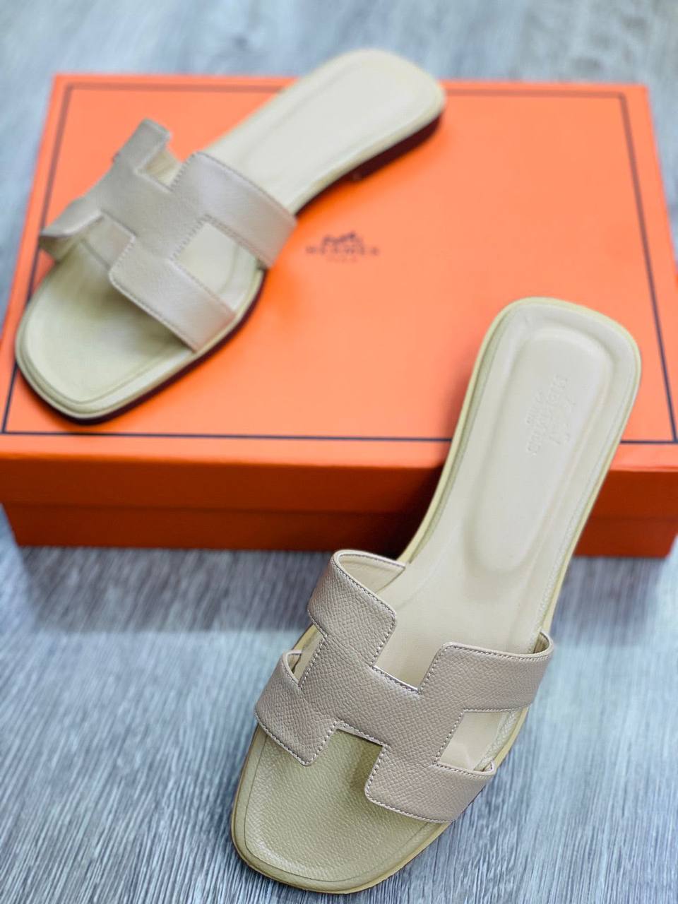 Hermes
Size 36-42 
100 dhs🇦🇪🇦🇪

Zain132
♥️♥️♥️