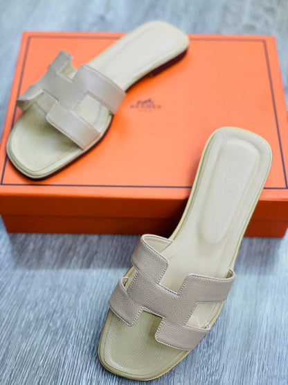 Hermes
Size 36-42 
100 dhs🇦🇪🇦🇪

Zain132
♥️♥️♥️