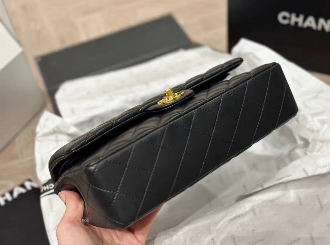 CHANEL

 NEW CAME 

HIGH QUALITY  

WITH  BOX  

150 DHS…🇦🇪🇦🇪
Zain295
♥️♥️♥️