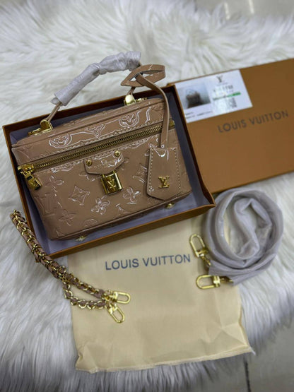 LV Vanity
Size :  18 * 12 cm
85 dhs🪙💕
with box🎁

Zain115
♥️♥️♥️