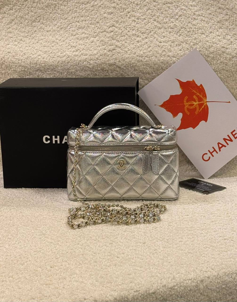 Chanel 
Master
17Cm 

With Box
🎁🎁🎁

250 dhs✅

Zain131
♥️♥️♥️
