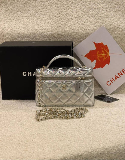 Chanel 
Master
17Cm 

With Box
🎁🎁🎁

250 dhs✅

Zain131
♥️♥️♥️