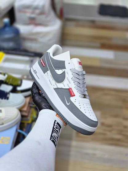 NIKE
Size 40 to 44 
100 dhs✅

Zain27
♥️♥️♥️