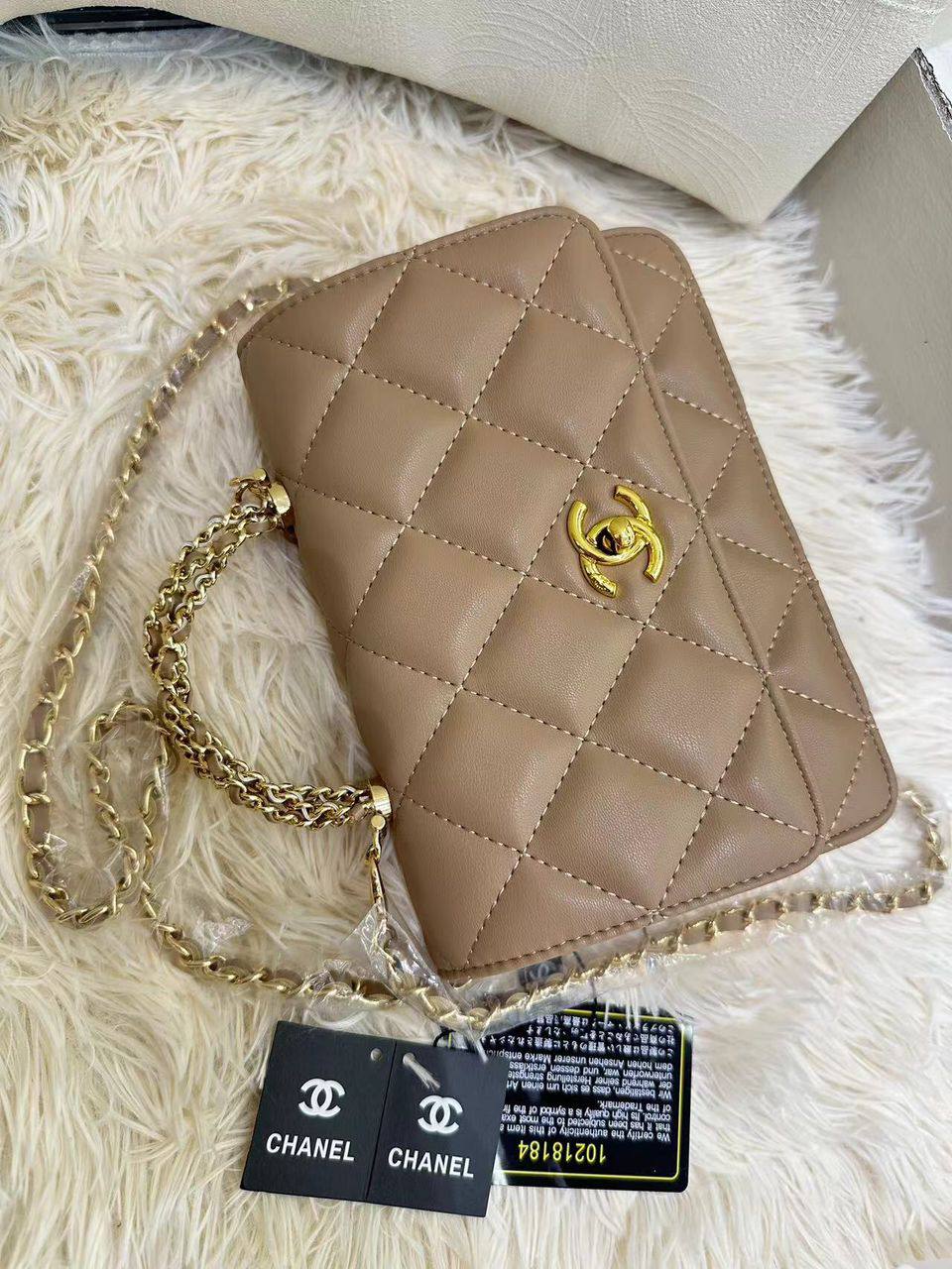 Chanel 
90 dhs✅
with box
size 20×5×14

Zain42
♥️♥️♥️