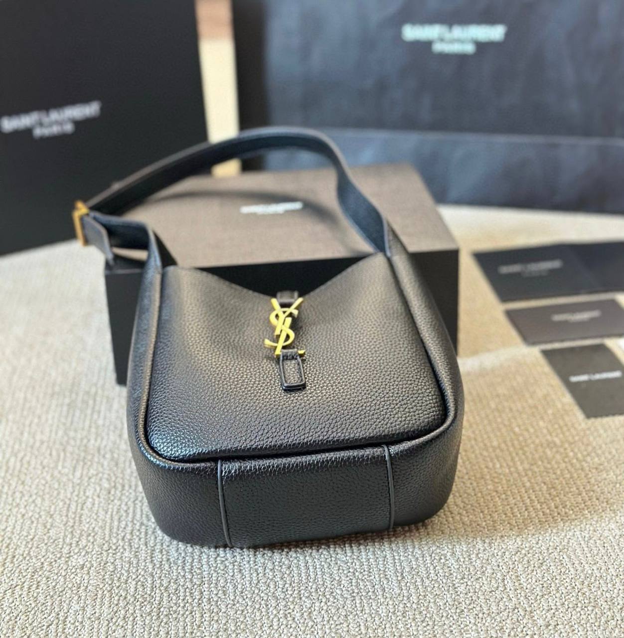 YSL 

 HIGH QUALITY 

WITH BOX 
🎁🎁🎁

100 dhs✅

Zain295
♥️♥️♥️