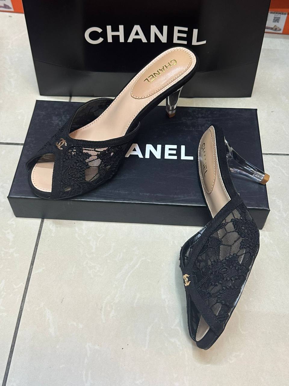 Chanel 

Size 36 to 41 

120 dhs🪙💕

Zain146
♥️♥️♥️