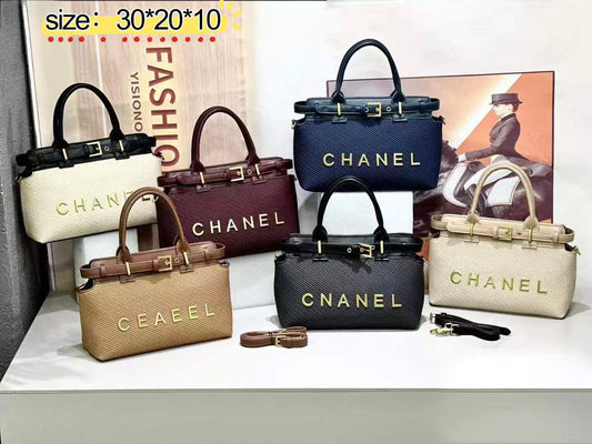 Chanel
✨✨NEW CHANEL ✨✨
    Very good Quality 
       Bag size :30cm 
115 dhs🪙🌨️

Zain38
♥️♥️♥️