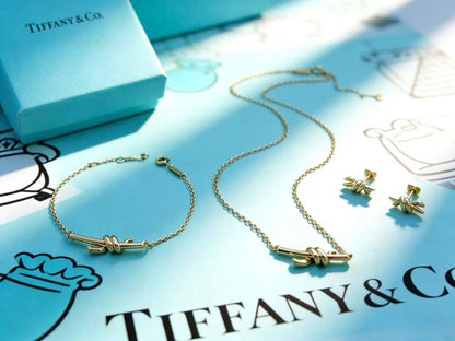TIFFANY 
MASTER ✨💫
SET 
NECKLACE
BRACELET EARRINGS
110 DHS💓
WITH BOX AND PAPER BAG🎁🛍️

Zain89
♥️♥️♥️