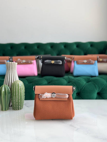HERMES ✨
Available original box 📦 
With full packing 🎀🎀
Super high quality 💥💥
For Price 👇 WTSP Text Zain 0568585901
0507557372
0544061607

Zain283
♥️♥️♥️