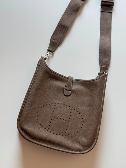 Hermes evelyne 29cm💕Master quality 😍with box❤️
370 dhs🇦🇪🇦🇪

Zain51
♥️♥️♥️