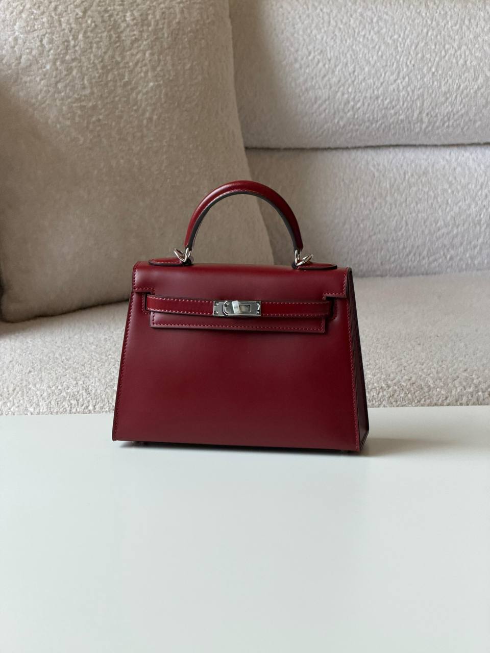 Hermes kelly box 22 cm💥Master quality ✅with box📦
400 dhs💓

Zain52
♥️♥️♥️