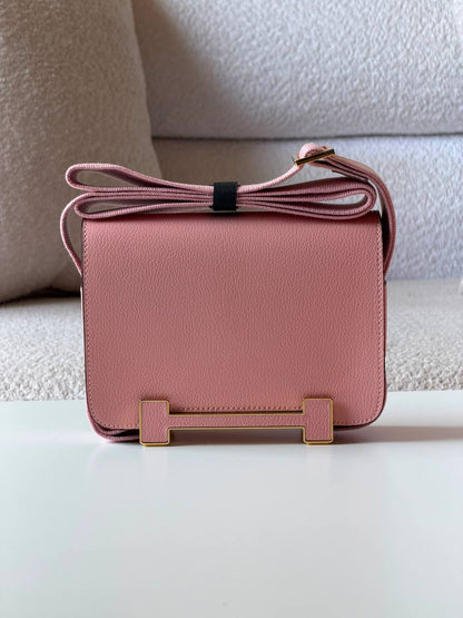 Hermes Getta 

20cm💕

master quality

😍with box❤️

360 DHS🇦🇪🇦🇪

Zain52
♥️♥️♥️