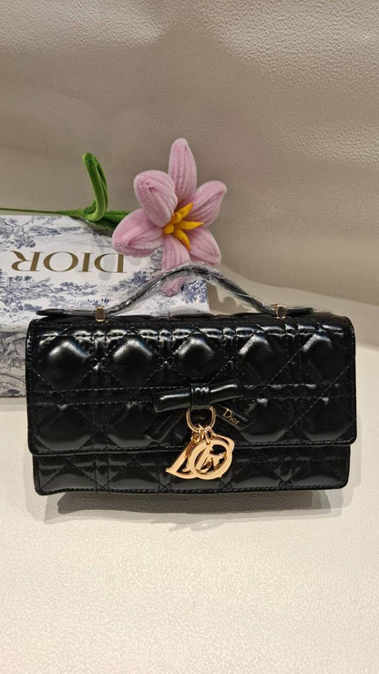 DIOR 
22cm 

box
🎁🎁🎁

120 dhs✅

Zain44
♥️♥️♥️