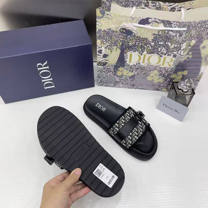 Dior Slipper
36-41
110 dhs🌺

Zain40
♥️♥️♥️
