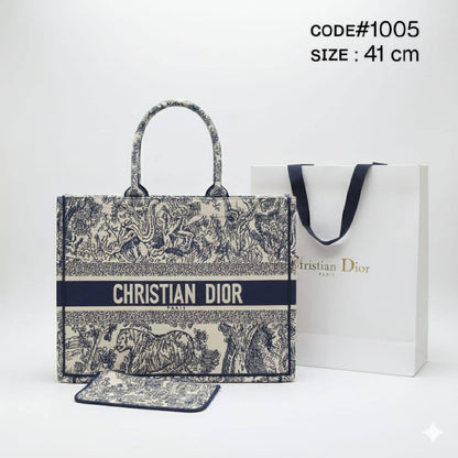 CHRISTIAN DIOR
ʙᴏᴏᴋᴛᴏᴛᴇ ᴄᴀɴᴠᴀs ᴍᴀᴛᴇʀɪᴀʟ
ᴡɪᴛʜ ᴘᴜʀsᴇ ᴢɪᴘᴘᴇʀ
sɪᴢᴇ : 41 cm

105 dhs🪙🌨️

Zain31
♥️♥️♥️