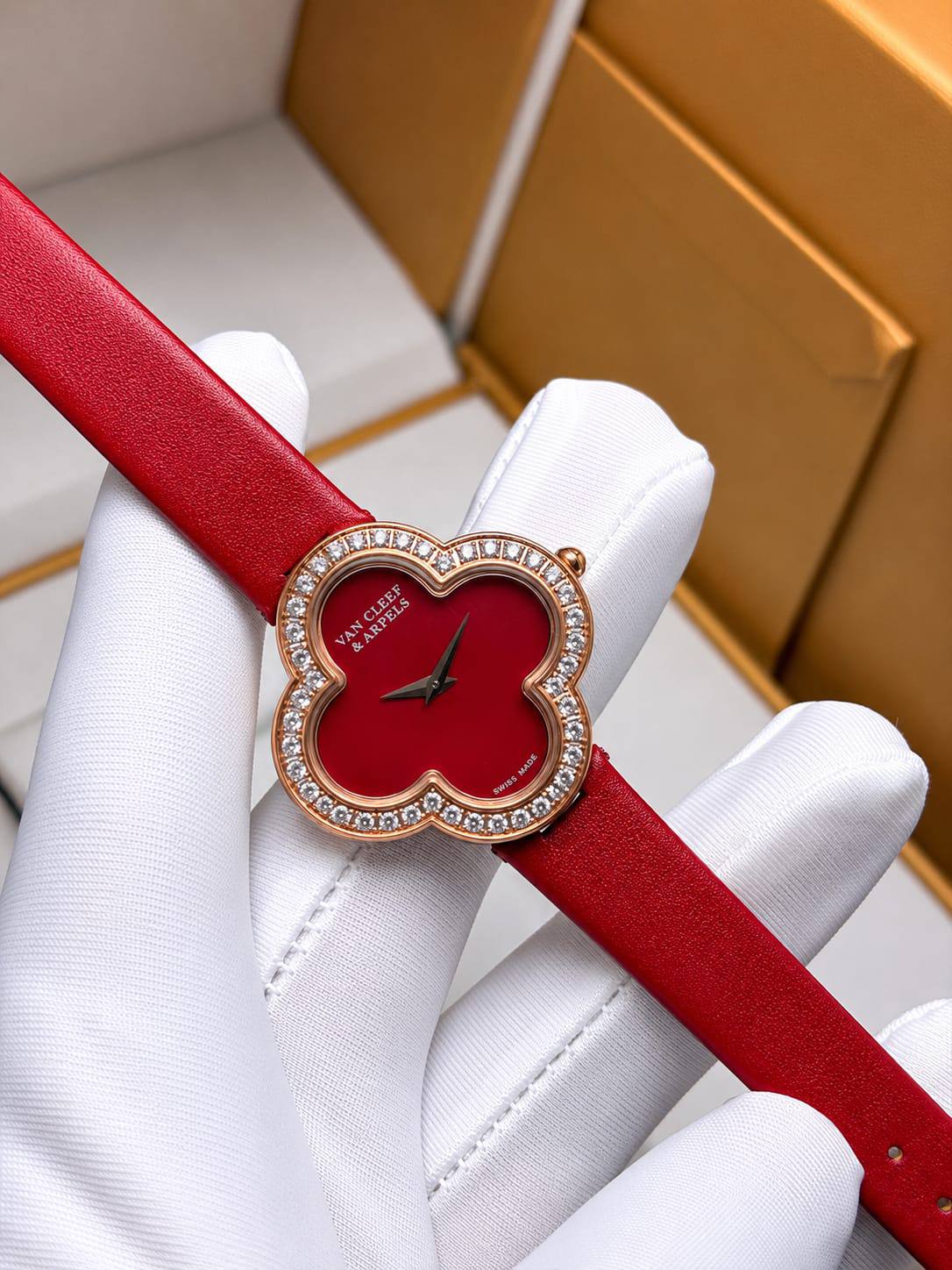 Vancleef watch for ladies good quality 
230 dhs✅

Zain59
♥️♥️♥️