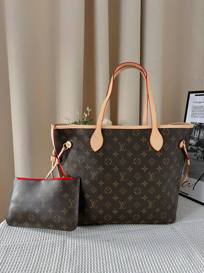 LV
42 cm with box 
105 dhs🇦🇪🇦🇪

Zain17
♥️♥️♥️