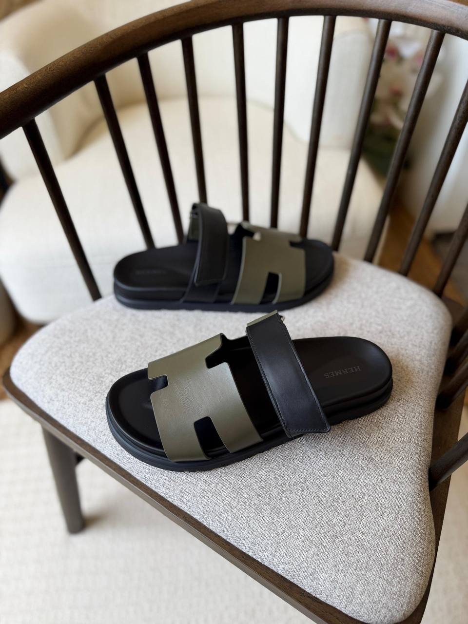 HERMES SLIPPER
*AAA QUALITY*
*size: 40 to 47*
450 dhs✅

Zain185
♥️♥️♥️