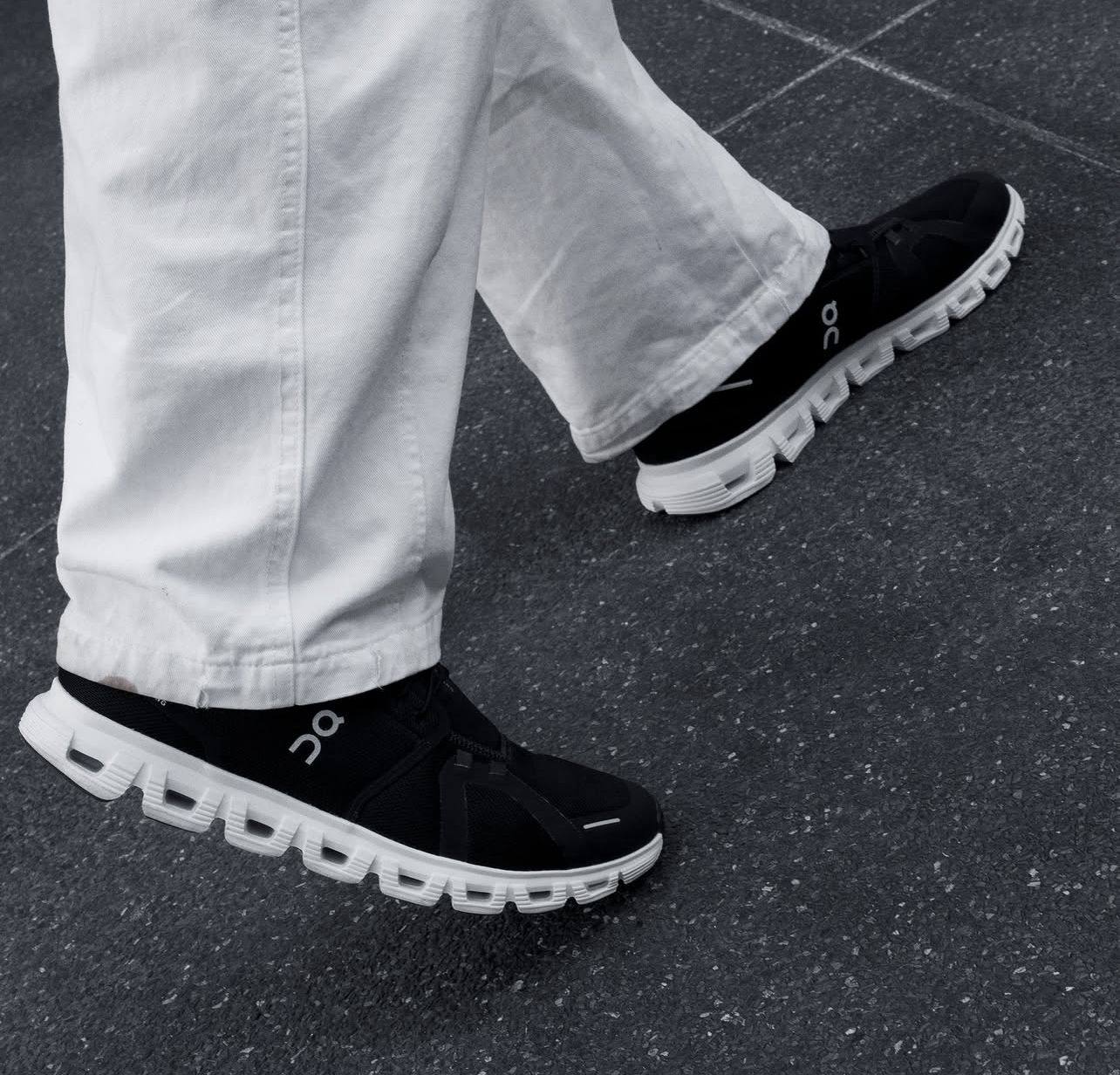 ON Cloud 6 ‘Black/White’⚫️🤍
36-45 AVAILABLE 🤩
180 dhs💚

Zain242
♥️♥️♥️