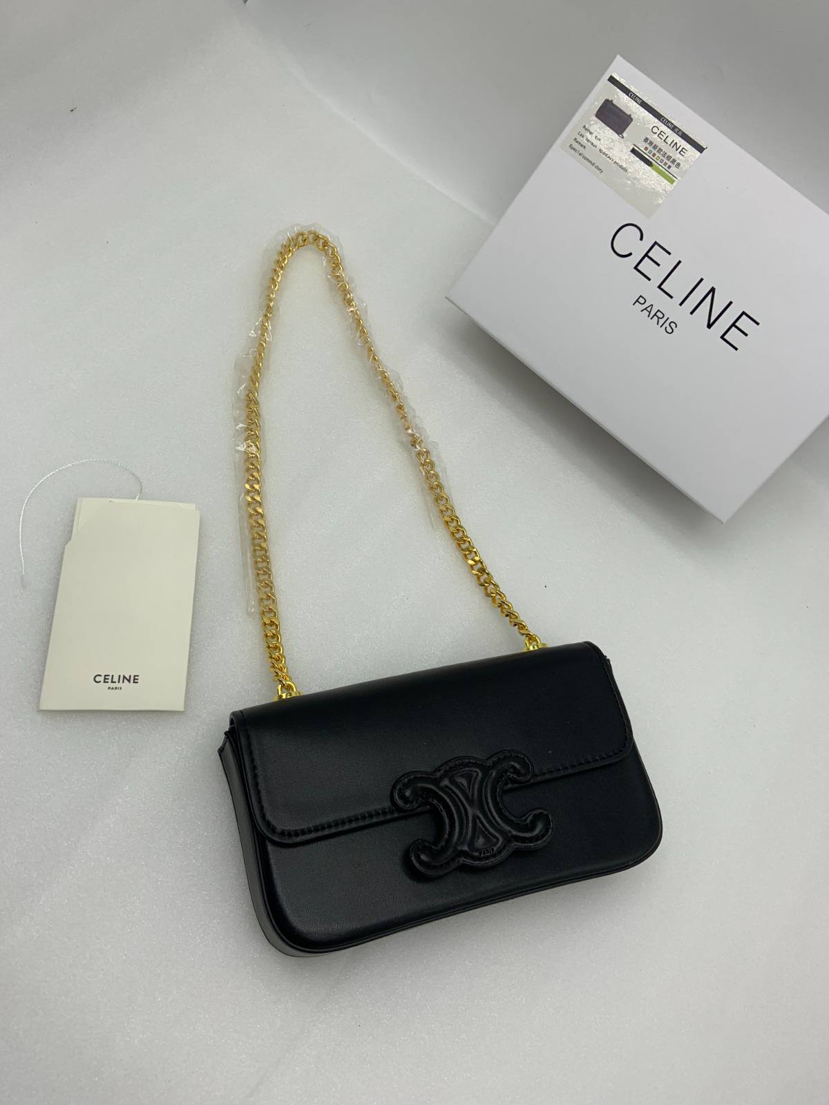 CELINE

Best quality 

with box

95 dhs🇦🇪🇦🇪

size 21CM

Zain290
♥️♥️♥️