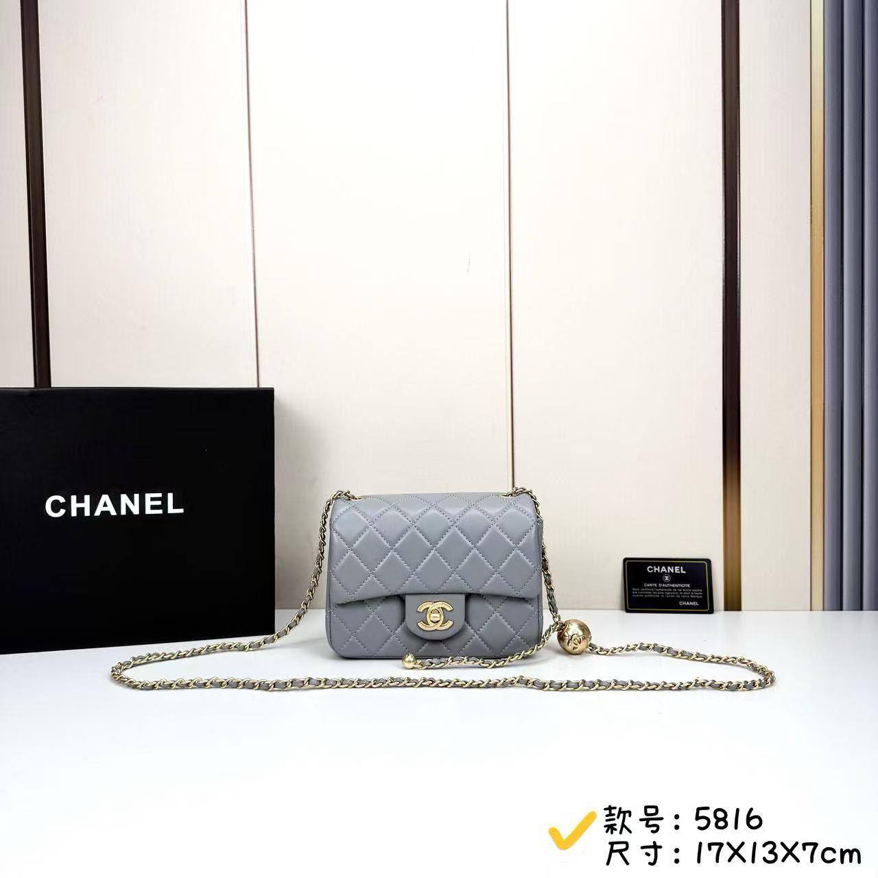 Chanel
Master
240 dhs🌺

#17cm
#with box💕❤️🙋‍♂️

Zain228
♥️♥️♥️